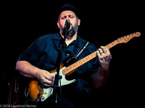 Big Boy Bloater on guitar & lead vocals