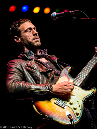 Dan Patlansky on guitar & vocals
