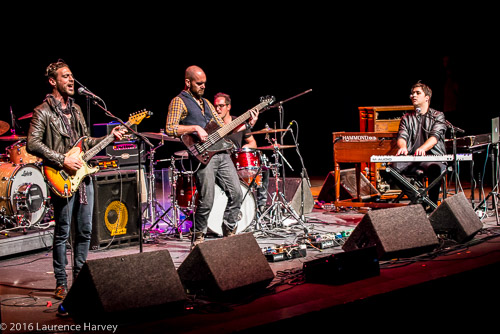Dan Patlansky & his band on stage @ The Hawth, Crawley