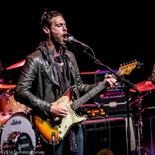 Dan Patlansky on guitar & vocals