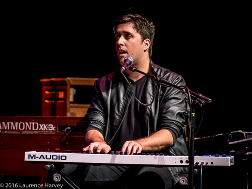 Dean Barrett on keyboards