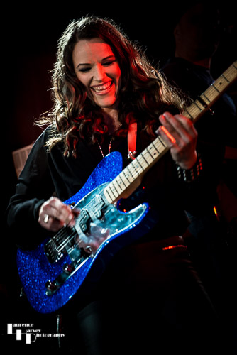 Erja Lyytinen on vocals & guitar