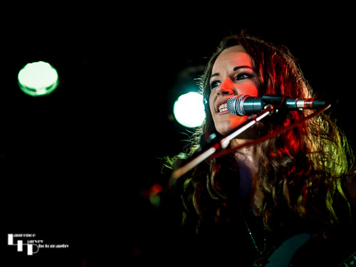 Erja Lyytinen on vocals & guitar