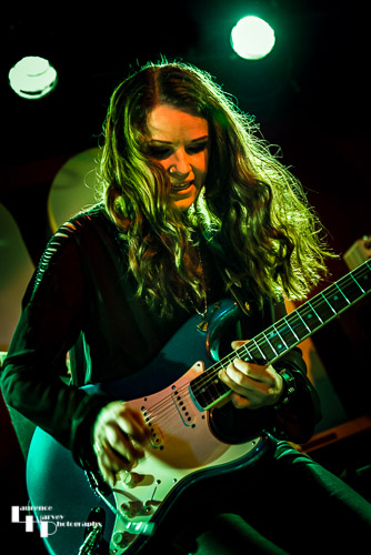 Erja Lyytinen on vocals & guitar