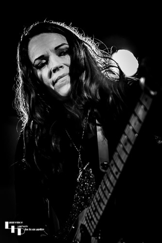 Erja Lyytinen on vocals & guitar