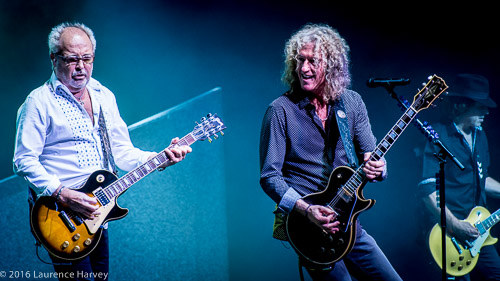 Bruce Watson & Mick Jones on lead guitars