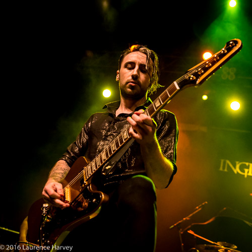 Wil Taylor on rhythm guitar
