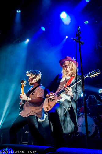 Andreas Eriksson on lead guitar & Colin Parkinson on bass