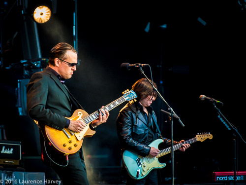 Joe Bonamassa on guitar & vocals & Russ Irwin on rhythm guitar