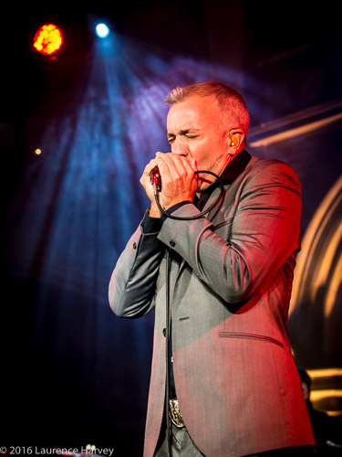 JJ Grey on vocals & harmonica