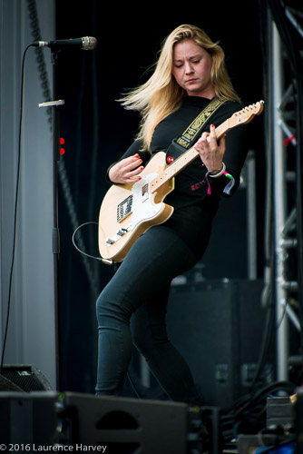 Joanne Shaw Taylor on guitar & vocals