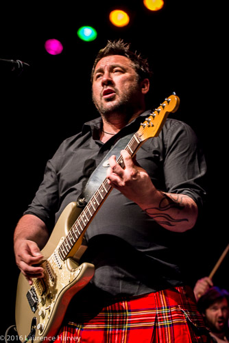 Alan Nimmo on guitar & vocals
