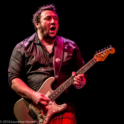Alan Nimmo on guitar & vocals