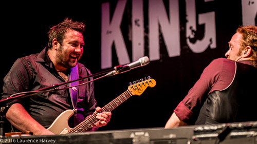 Alan Nimmo on guitar & vocals, Bob Fridzema on keys