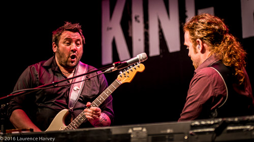 Alan Nimmo on guitar & vocals, Bob Fridzema on keys