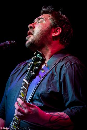 Alan Nimmo on guitar & vocals