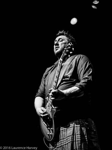Alan Nimmo on guitar & vocals
