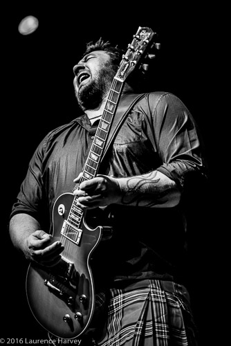Alan Nimmo on guitar & vocals