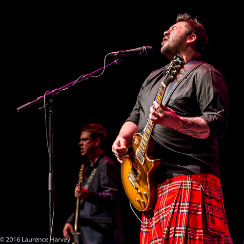Alan Nimmo on guitar & vocals