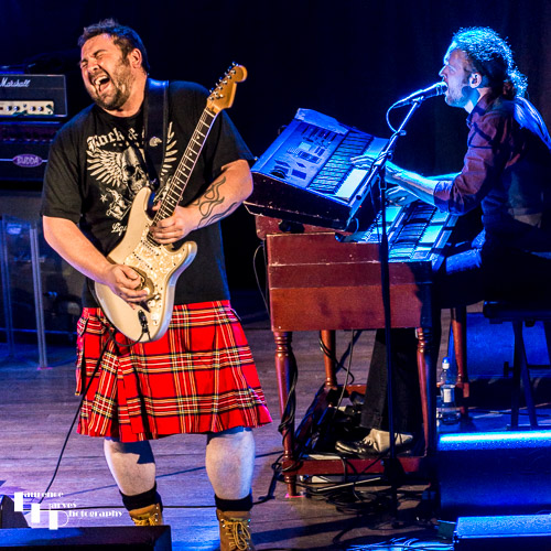 Alan Nimmo on guitar & Bob Fridzema on keys