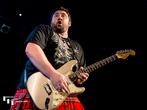 Alan Nimmo on guitar