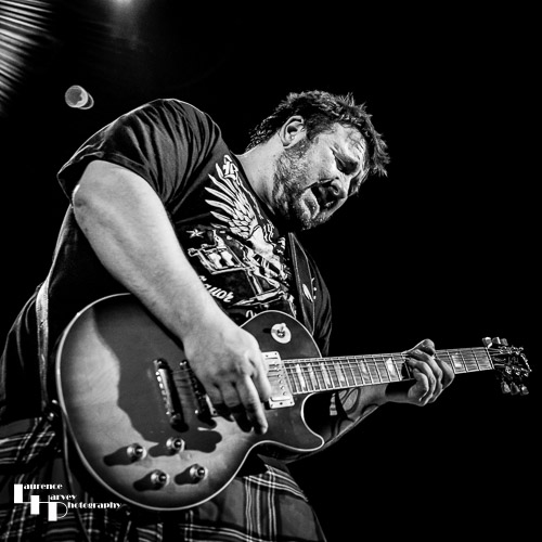 Alan Nimmo on guitar