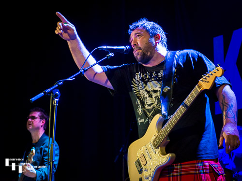 Alan Nimmo on vocals