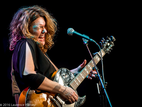 Lisa Mills on vocals & guitar
