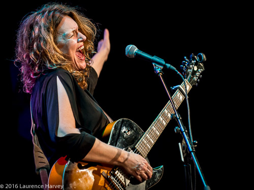 Lisa Mills on vocals & guitar