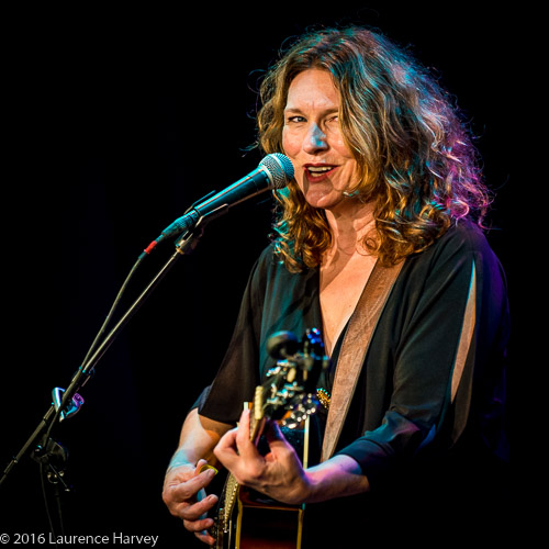 Lisa Mills on vocals & guitar
