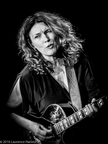 Lisa Mills on vocals & guitar
