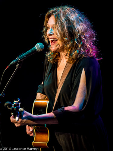 Lisa Mills on vocals & guitar