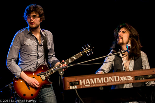 Andrew Pipe on guitar & Jamie Pipe on keyboards