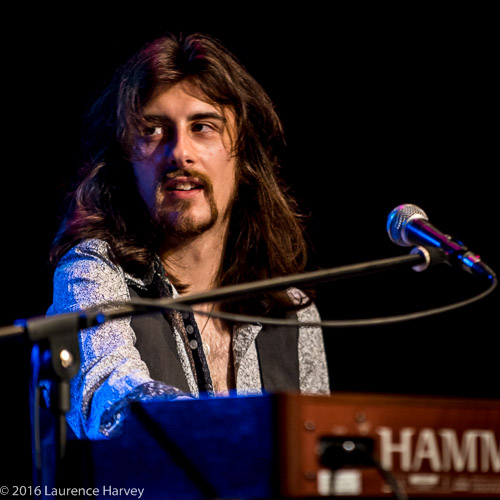 Jamie Pipe on keyboards