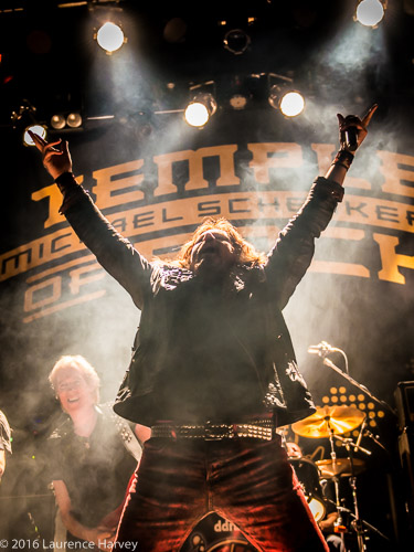 Doogie White on vocals