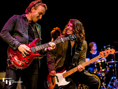 Alex Butler on lead guitar & Mike Topp on bass