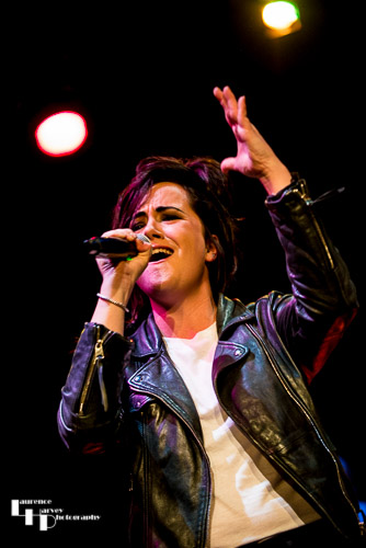 Jane Pearce on lead vocals