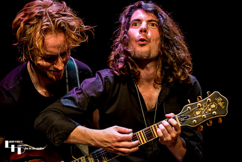 Alex Butler on lead guitar & Mike Topp on bass