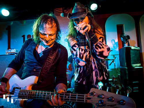 Stacie Collins on vocals & Al Collinson bass