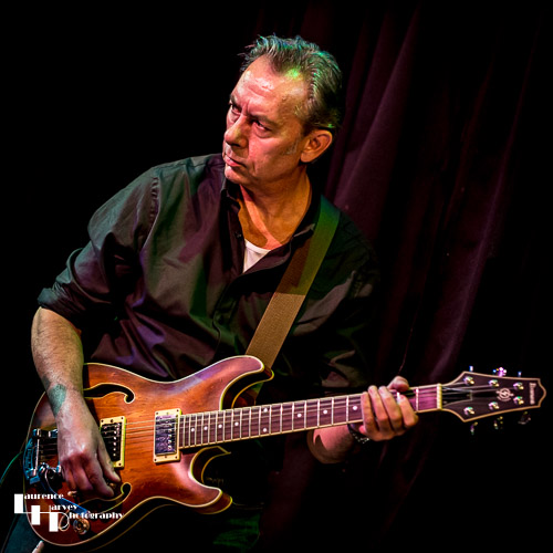 Loz Netto on guitar