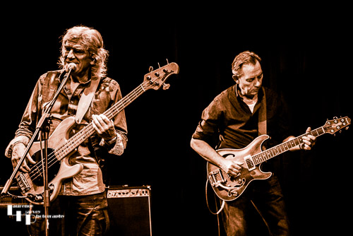 Baz Payne on bass & Loz Netto on guitar