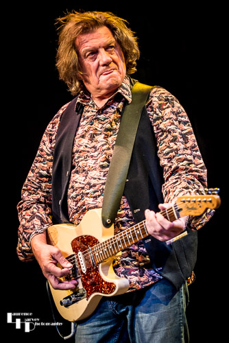 Bill Mead on guitar and lead vocals