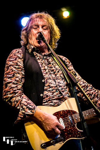 Bill Mead on guitar and lead vocals