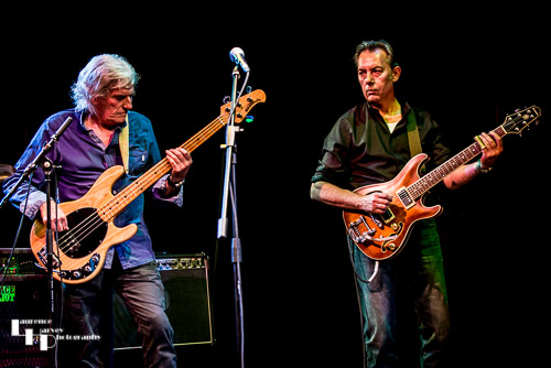 Baz Payne on bass & Loz Netto on guitar