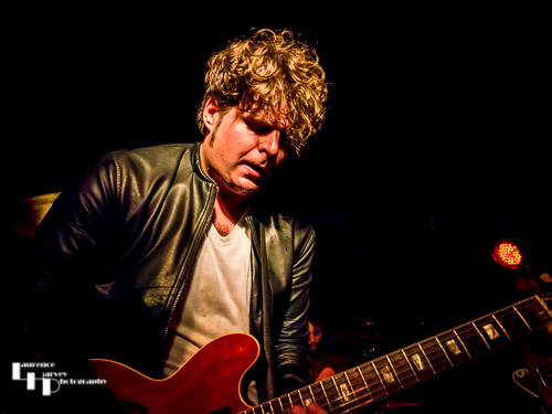 JD Simo on guitar & vocals