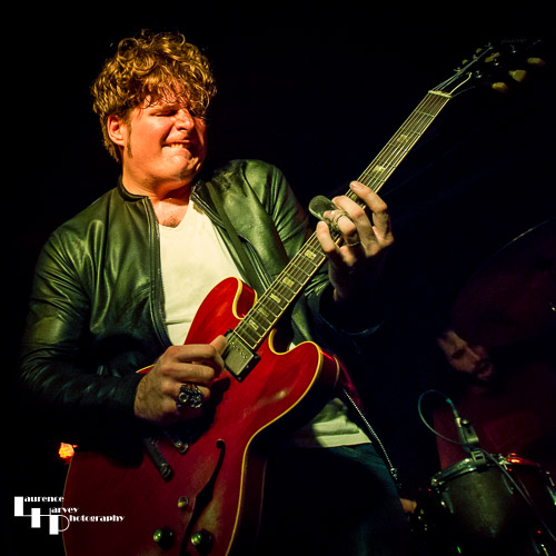 JD Simo on guitar & vocals