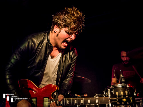 JD Simo on guitar & vocals