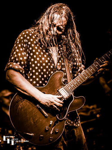 Innes Sibun on guitar