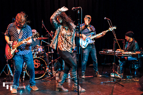 Sari Schorr & The Engine Room on stage at The Old Town Hall Arts Centre