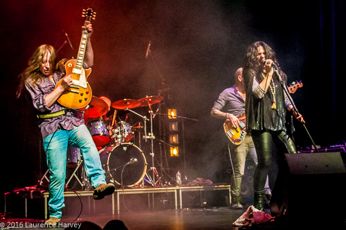 Sari Schorr & The Engine Room on stage at Norden Farm Arts Centre